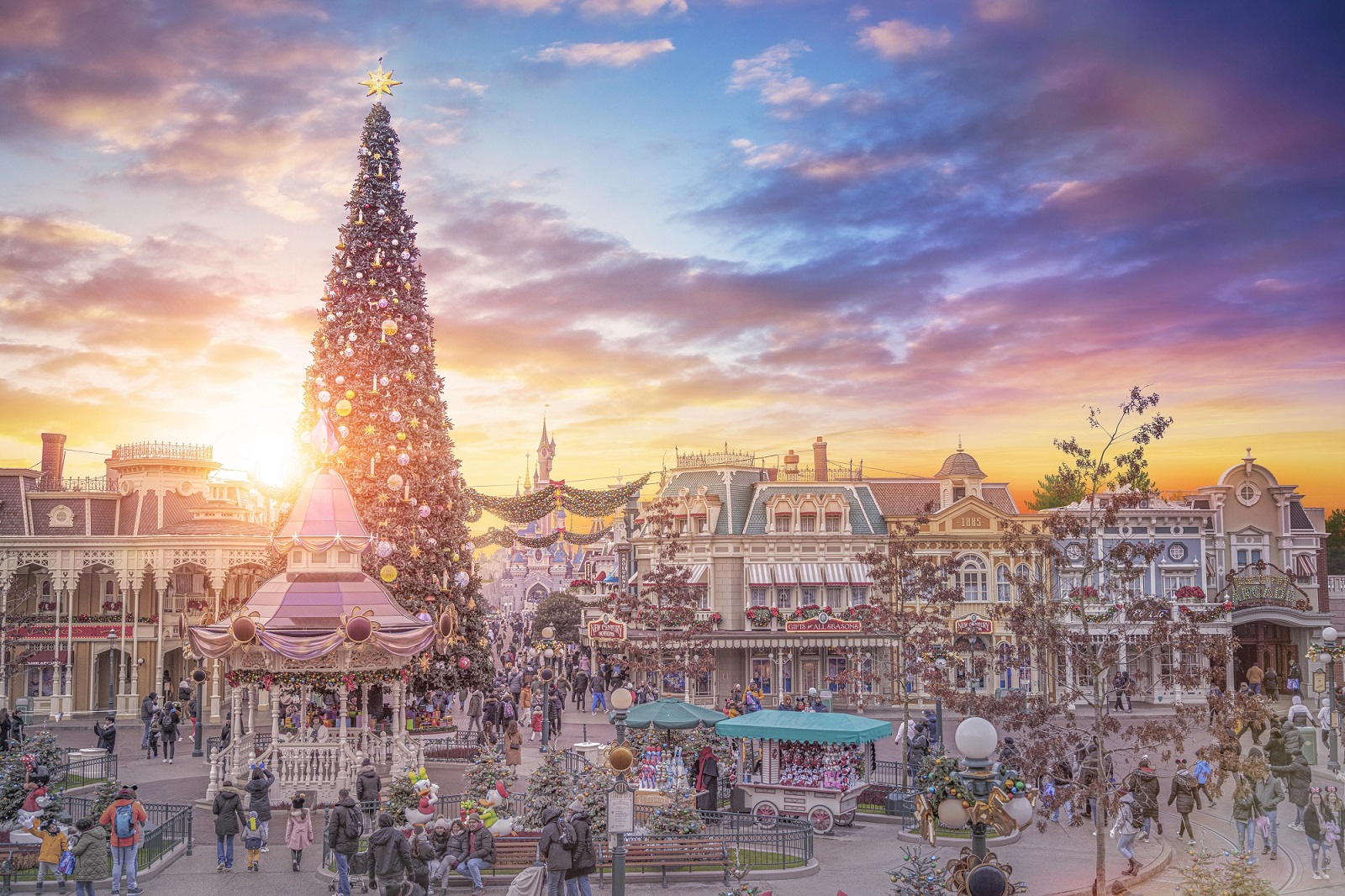 MAGiC-Tours Autocar - 🥳 Fêtez le Réveillon de Noël 🎄 à Disneyland Paris  🏰 Du 24 au 25 décembre en 2 jour / 1 nuit A partir de 260€/personne, le  prix comprend